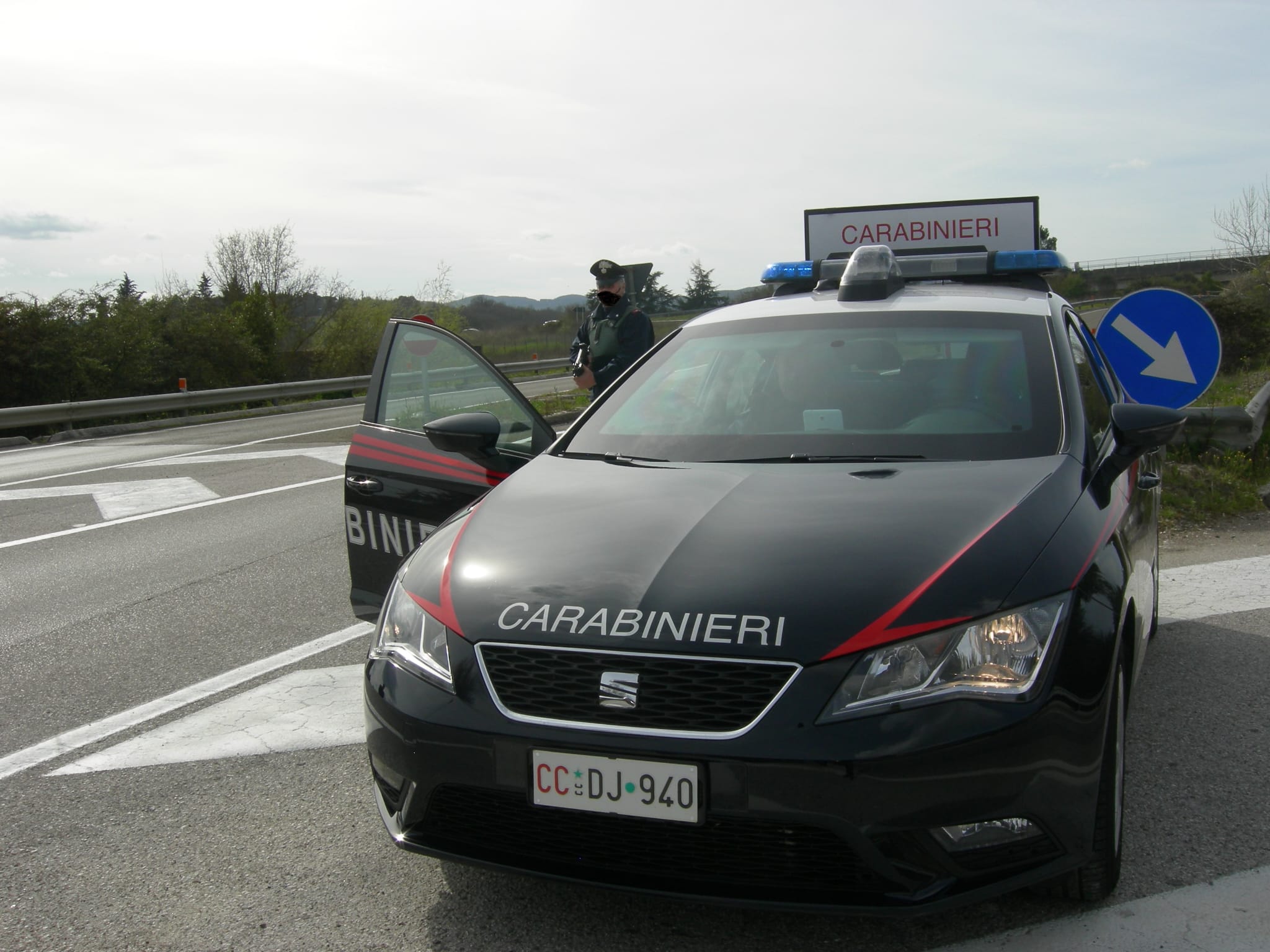 Anziano vittima di truffa dello specchietto, pestato e rapinato a Villasor: un uomo in arresto