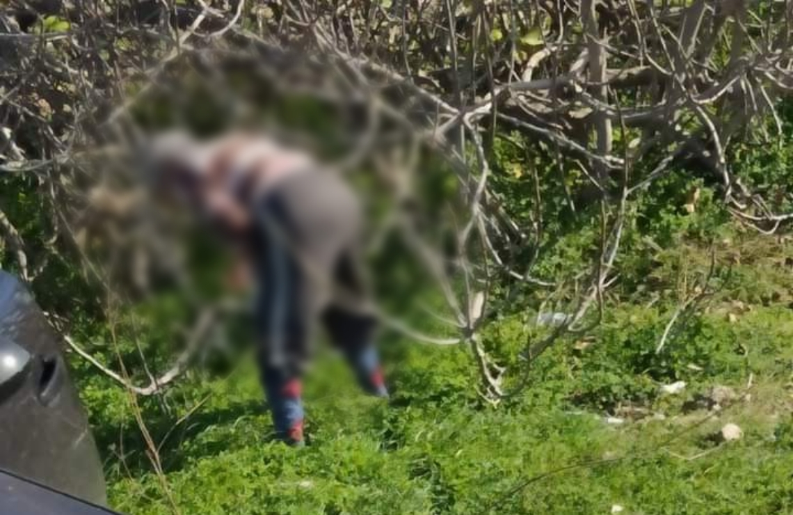 Maracalagonis, sorprende una donna a gettare rifiuti in terra e la obbliga a raccoglierli