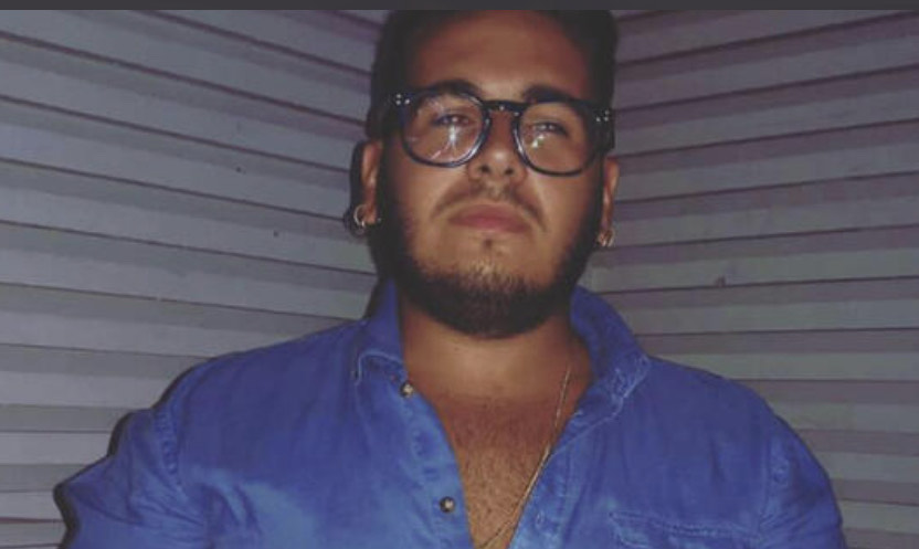 Ragazzo di 26 anni trovato morto accoltellato in casa
