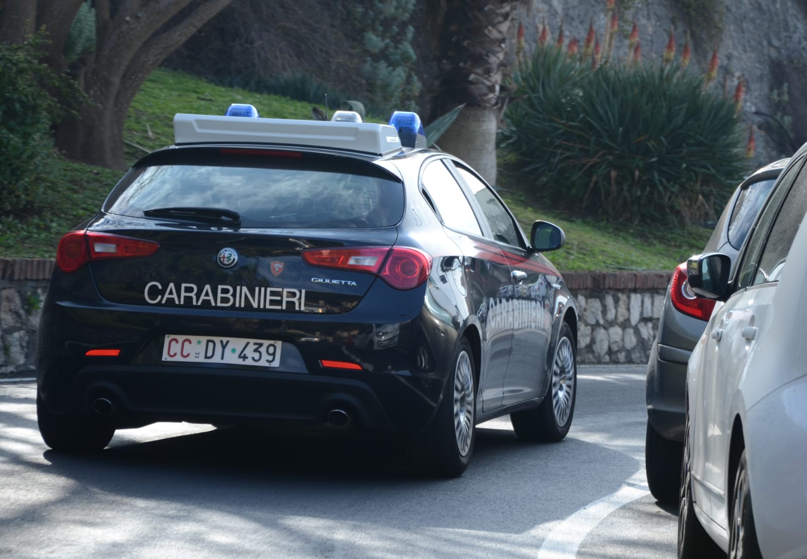 Villamar, brucia gli scarti del cantiere: fumo nero ovunque, denunciato 51enne