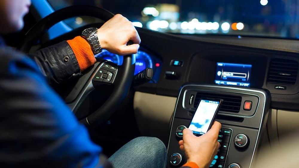 Monserrato, il cellulare alla guida fa schizzare il numero di incidenti e vittime