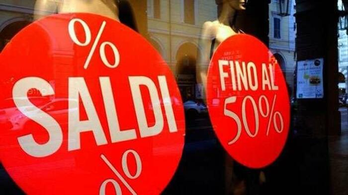 Conto alla rovescia per i saldi: si parte venerdì, nel sud Sardegna giro d’affari da 31 milioni. Ogni sardo spenderà 90 euro
