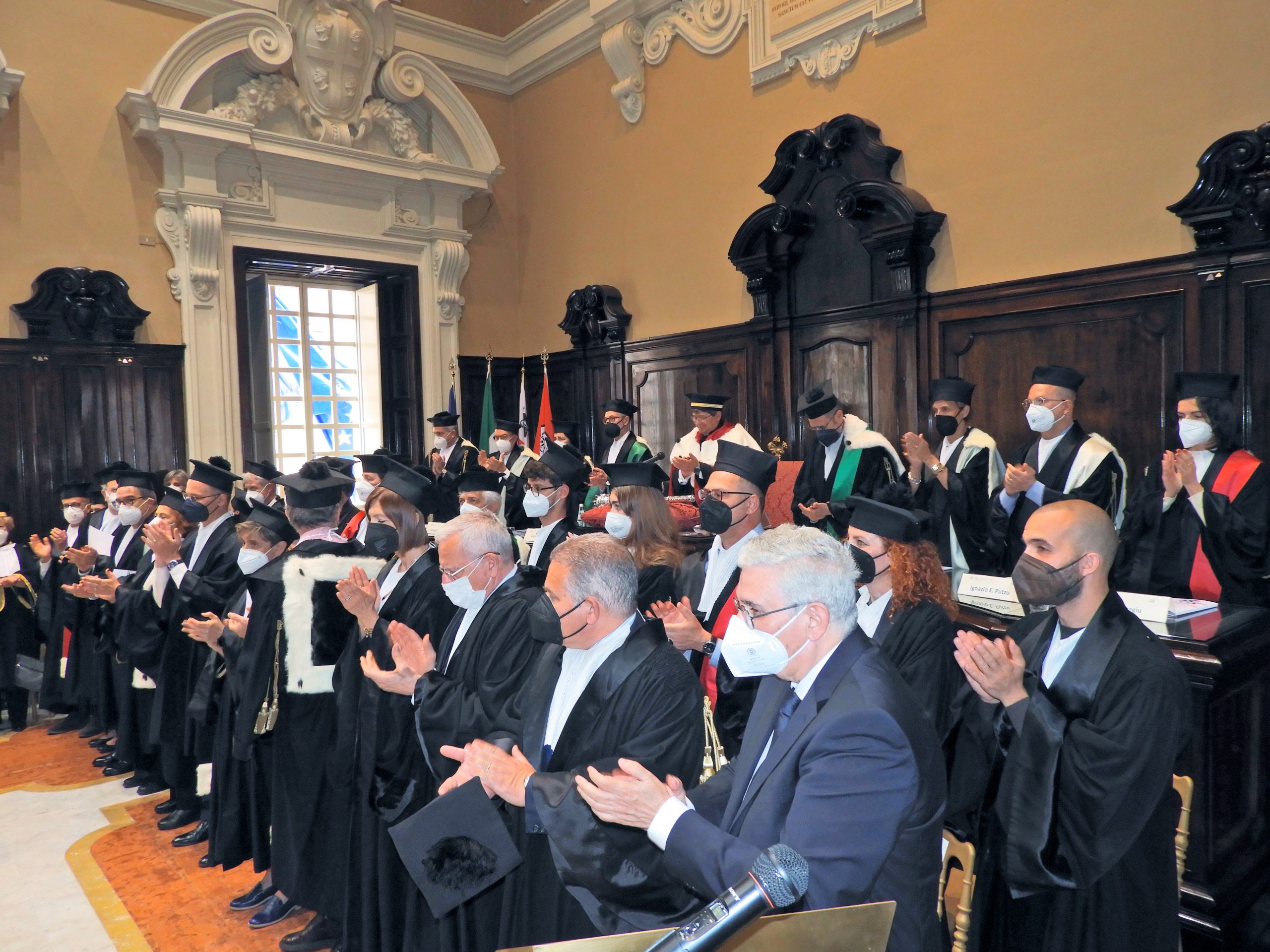 Sindacati e docenti in rivolta all’Università di Cagliari: “Maxi indennità per il Rettore, ora trasparenza sui compensi”