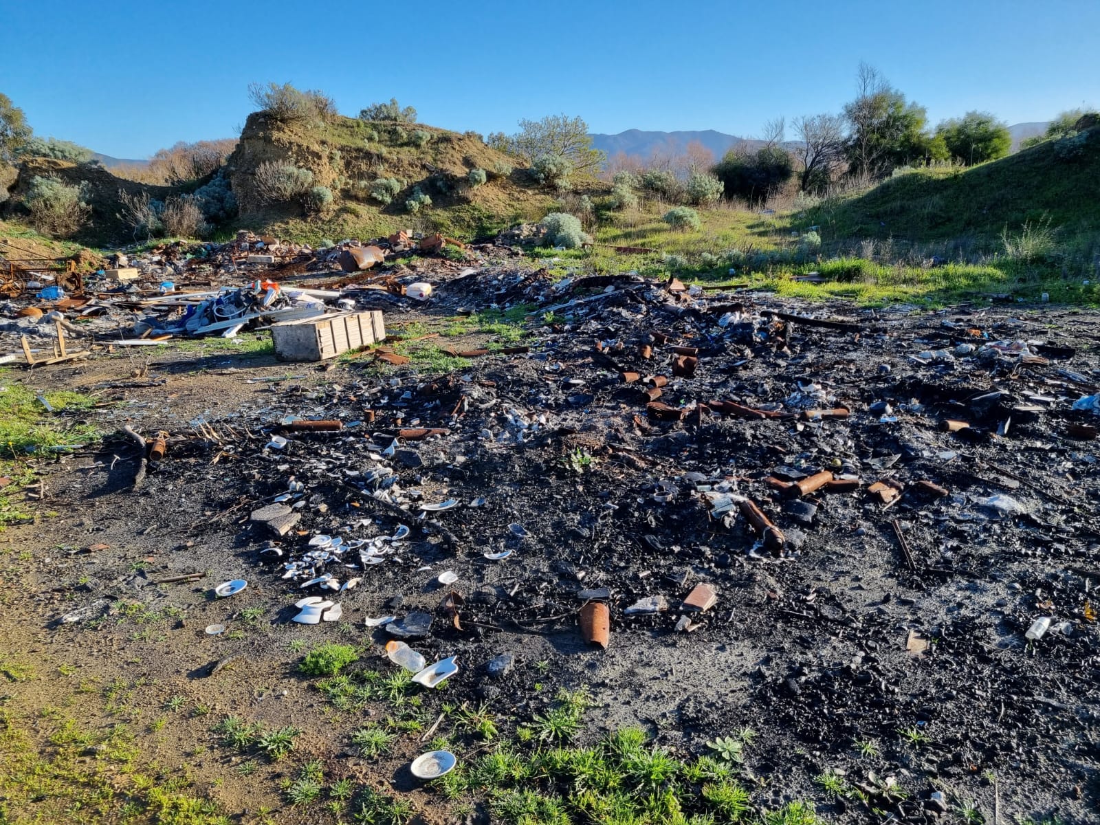 Dolianova, la campagna del Rio Bonarba trasformata in un immondezzaio