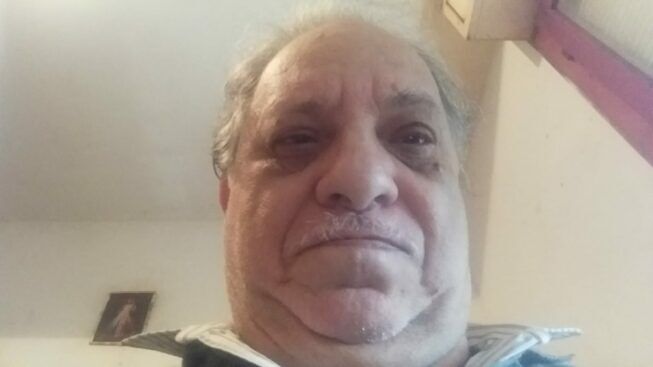 Cagliari, furto nel parco di Bonaria: “Portafoglio con 1200 euro sparito mentre mia figlia sfamava i gatti”