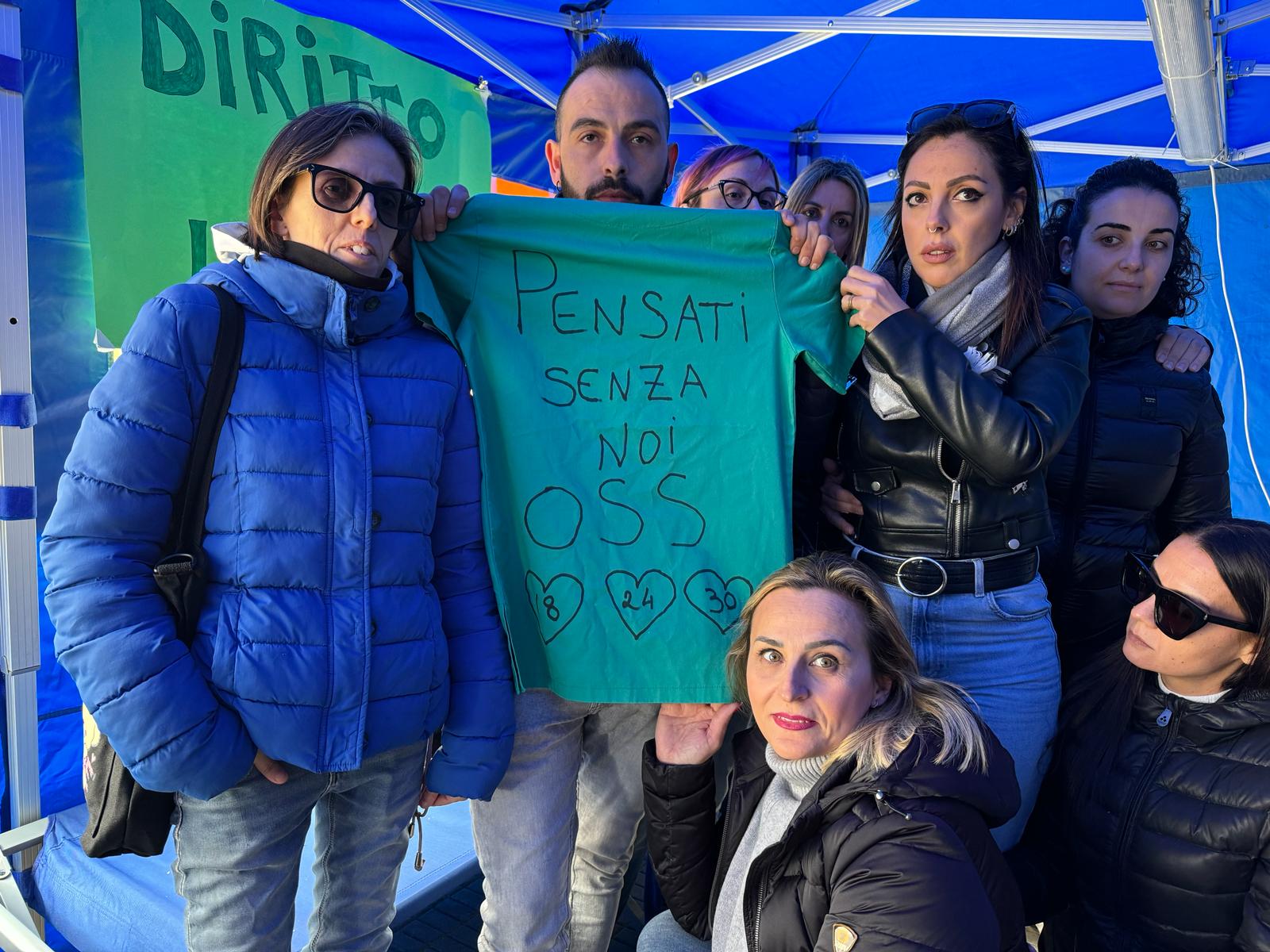 Cagliari, i 29 Oss precari del Policlinico in trincea: “Restiamo accampati per difendere il nostro lavoro”