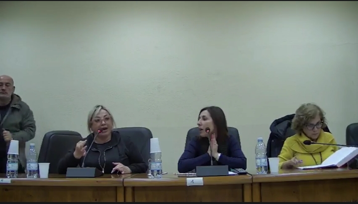 Consiglio comunale infuocato a Maracalagonis, scambio di accuse tra il consigliere Contini e la sindaca Fadda
