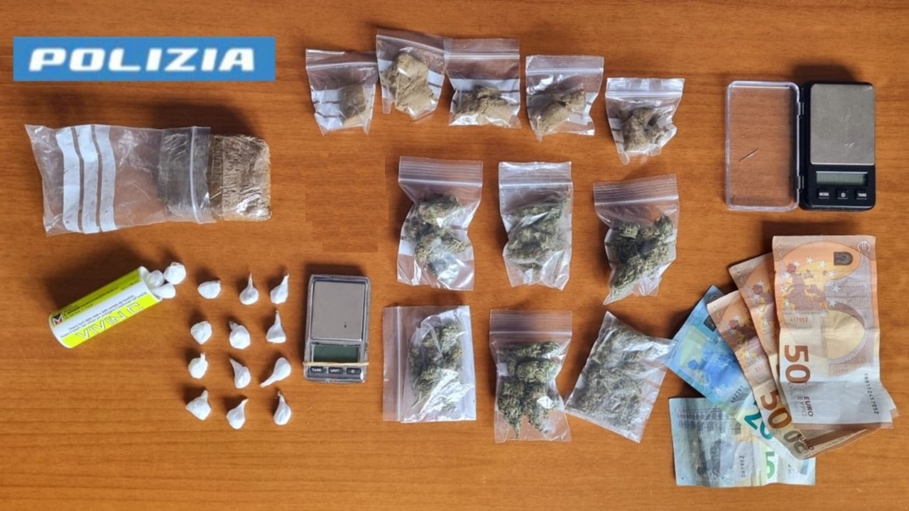 Un market della droga in centro a Cagliari, arrestati padre e figlio
