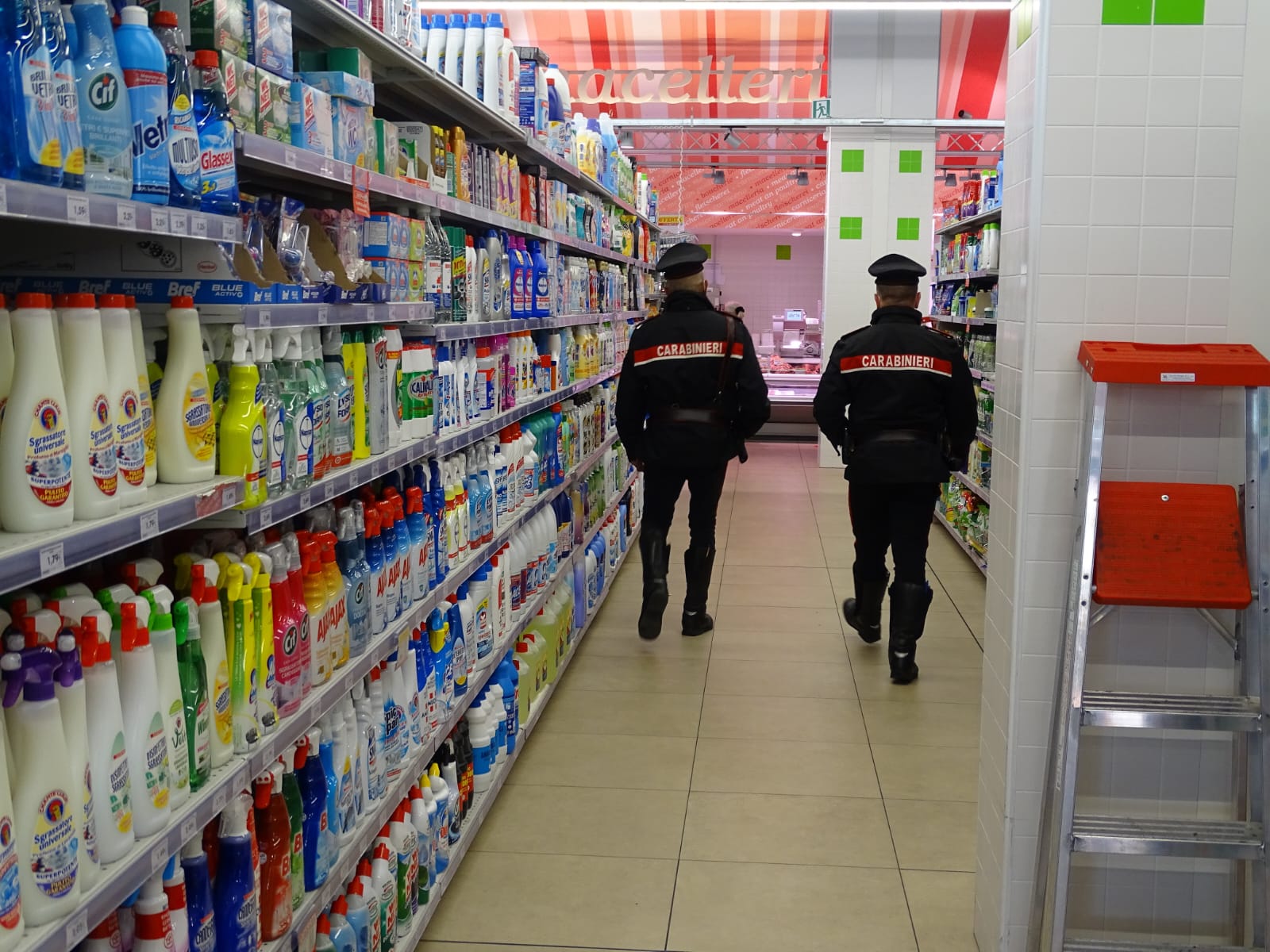 Cagliari, molestava i clienti dell’Iperpan: immigrato irregolare sarà rimpatriato in Senegal