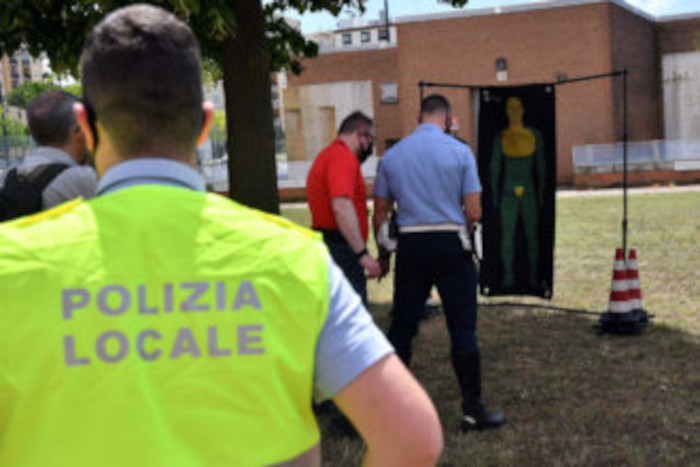 Quartu, da aprile primi vigili con le pistole: “Arriveranno anche i taser e 3 agenti in più per l’estate”
