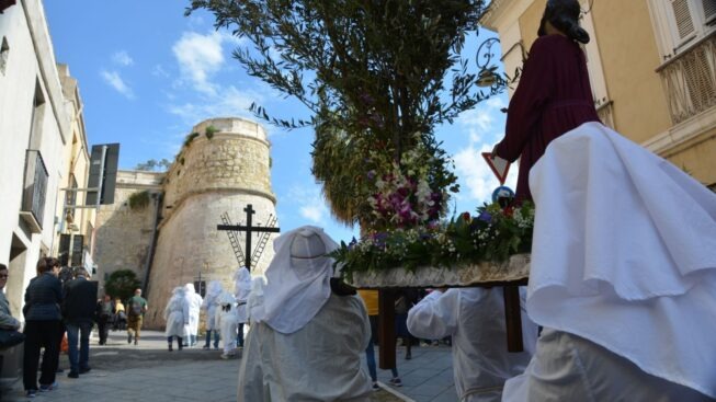Settimana Santa a Cagliari, venerdì processione dei Misteri: stop a caffè e aperitivi in via Manno e via Garibaldi
