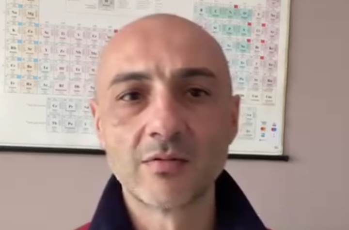 Monserrato, 16 milioni di visualizzazioni per l’influencer che impartisce lezioni gratuite di chimica e fisica