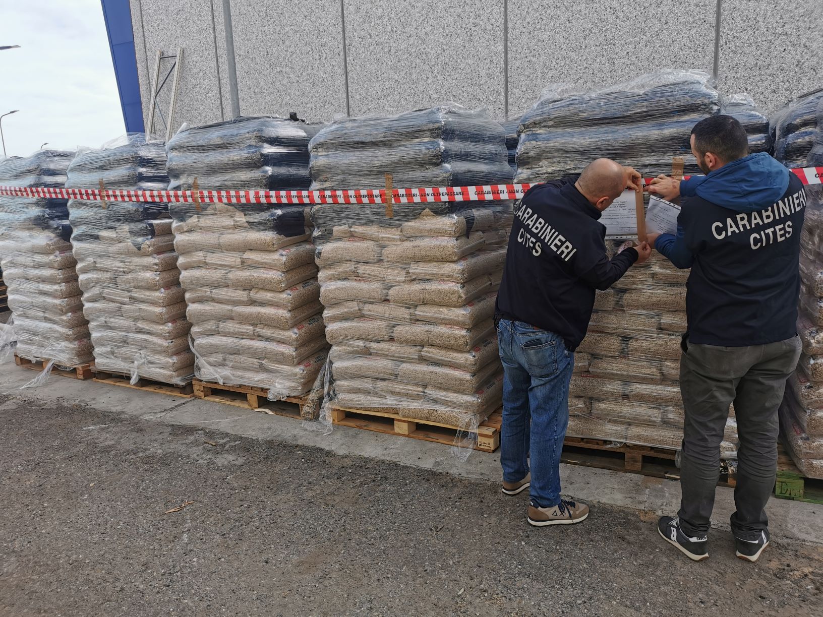 Sestu, i carabinieri sequestrano 30 tonnellate di pellet non commerciabile