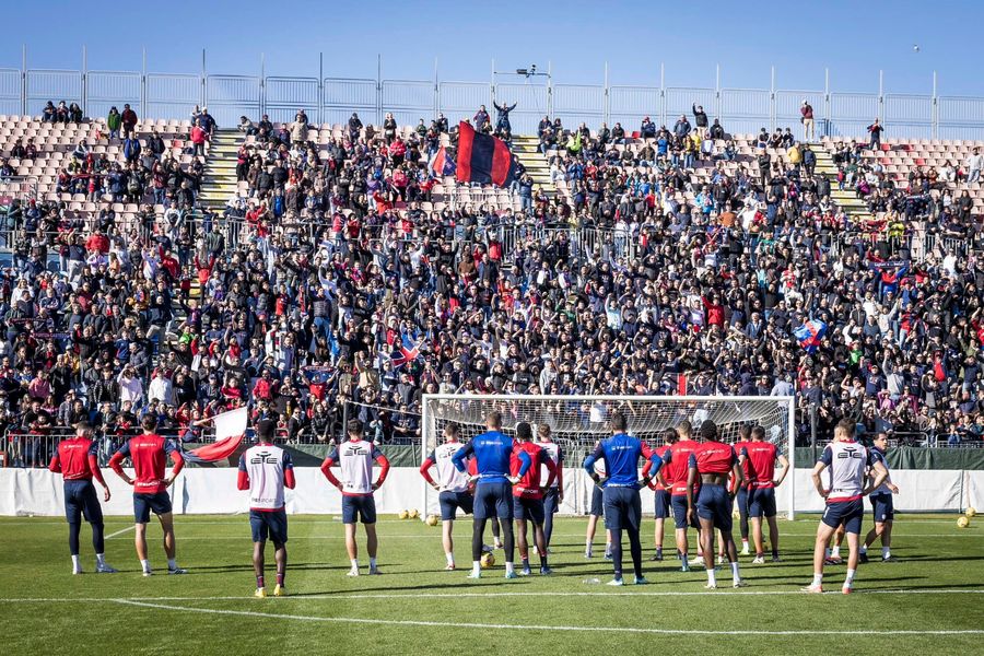 Entusiasmo rossoblù: oltre 3 mila tifosi alla Unipol Domus per l’allenamento del Cagliari