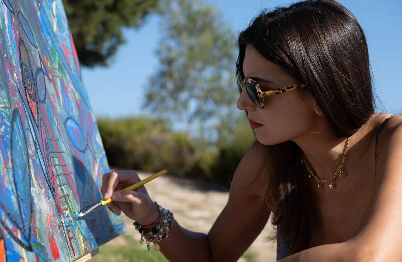 Cagliari, un successo la mostra della pittrice romana Amasia alla Manifattura Tabacchi