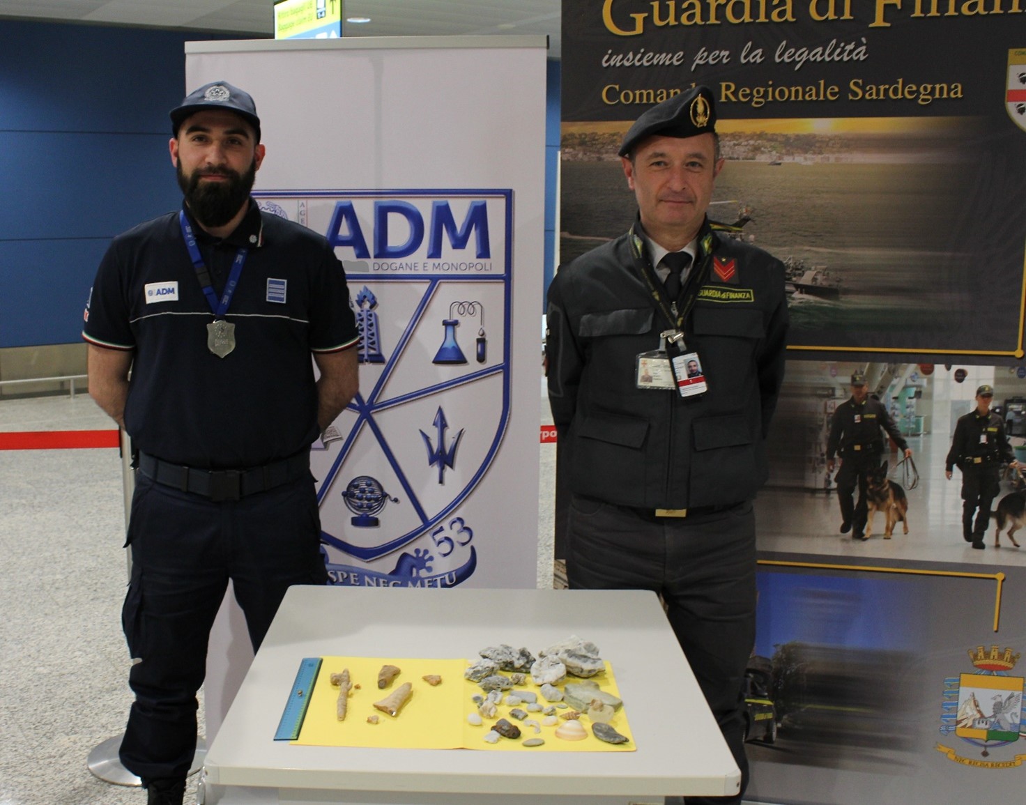 In partenza per Parigi con stalagmiti asportate dalla grotta di Su Mannau: turista francese fermata all’aeroporto di Elmas