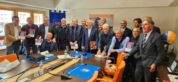 Un libro per raccontare Gigi Riva e il mitico scudetto conquistato dal Cagliari