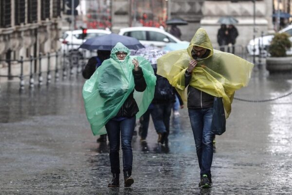 Meteo Casteddu, maltempo in arrivo dalla serata: piogge e forti raffiche di vento sulla Sardegna