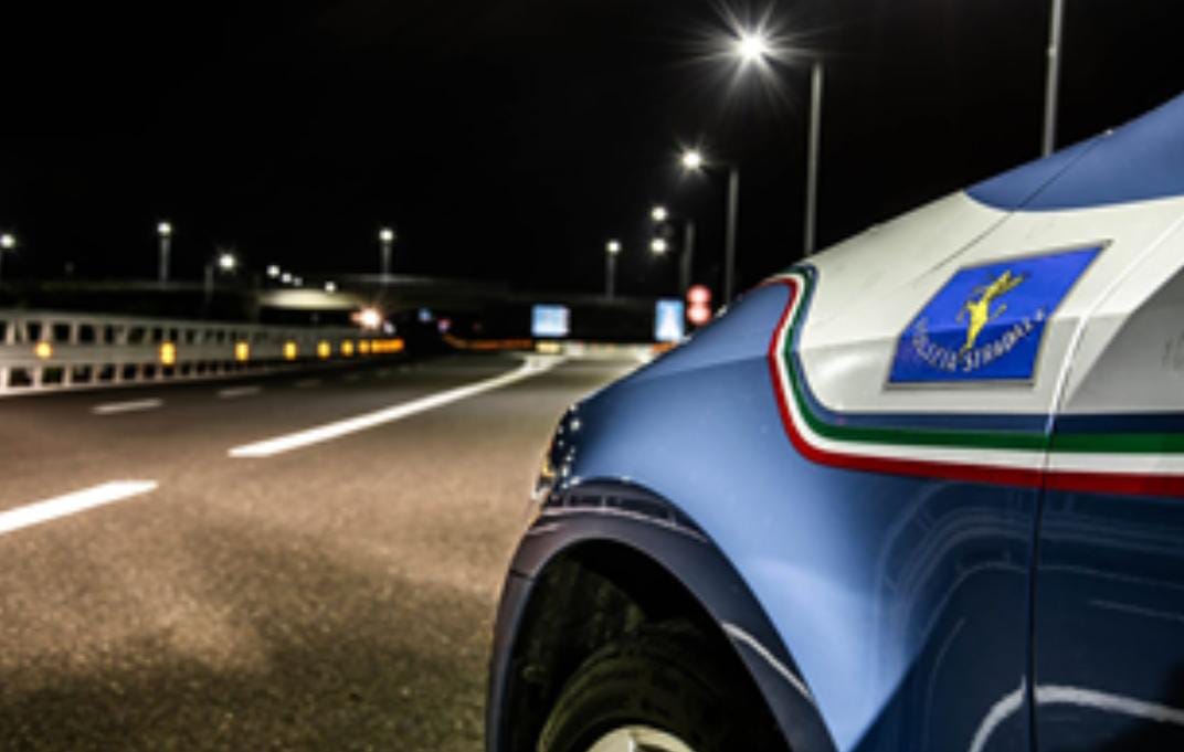 Oristano, ubriaco alla guida di un furgone e contromano nella 131: nei guai un 34enne