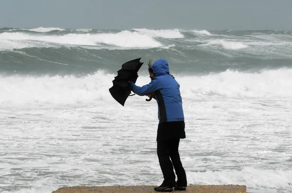 Meteo Casteddu, pioggia e vento ospiti inattesi sulla Sardegna: mercoledì con gli ombrelli aperti