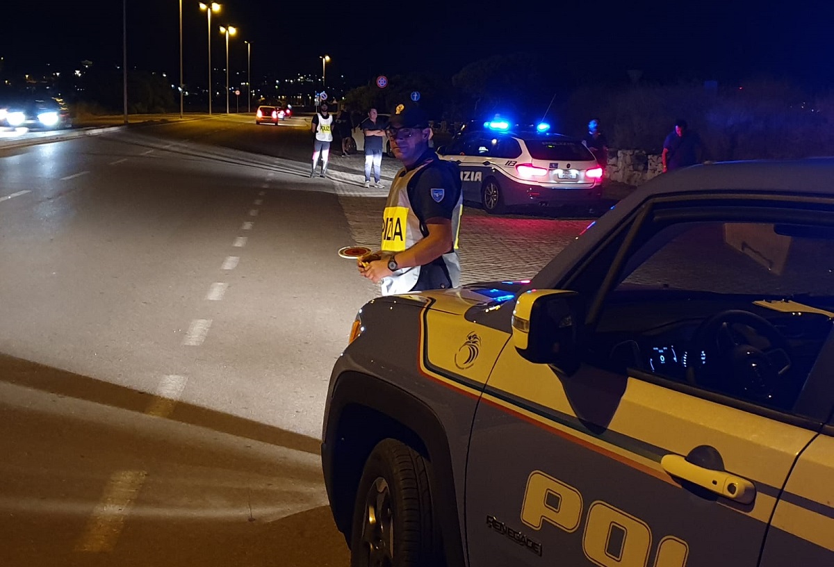 Quartu, difende un ragazzo dai bulli al Poetto: “Aggredita e picchiata da un gruppo di balordi”