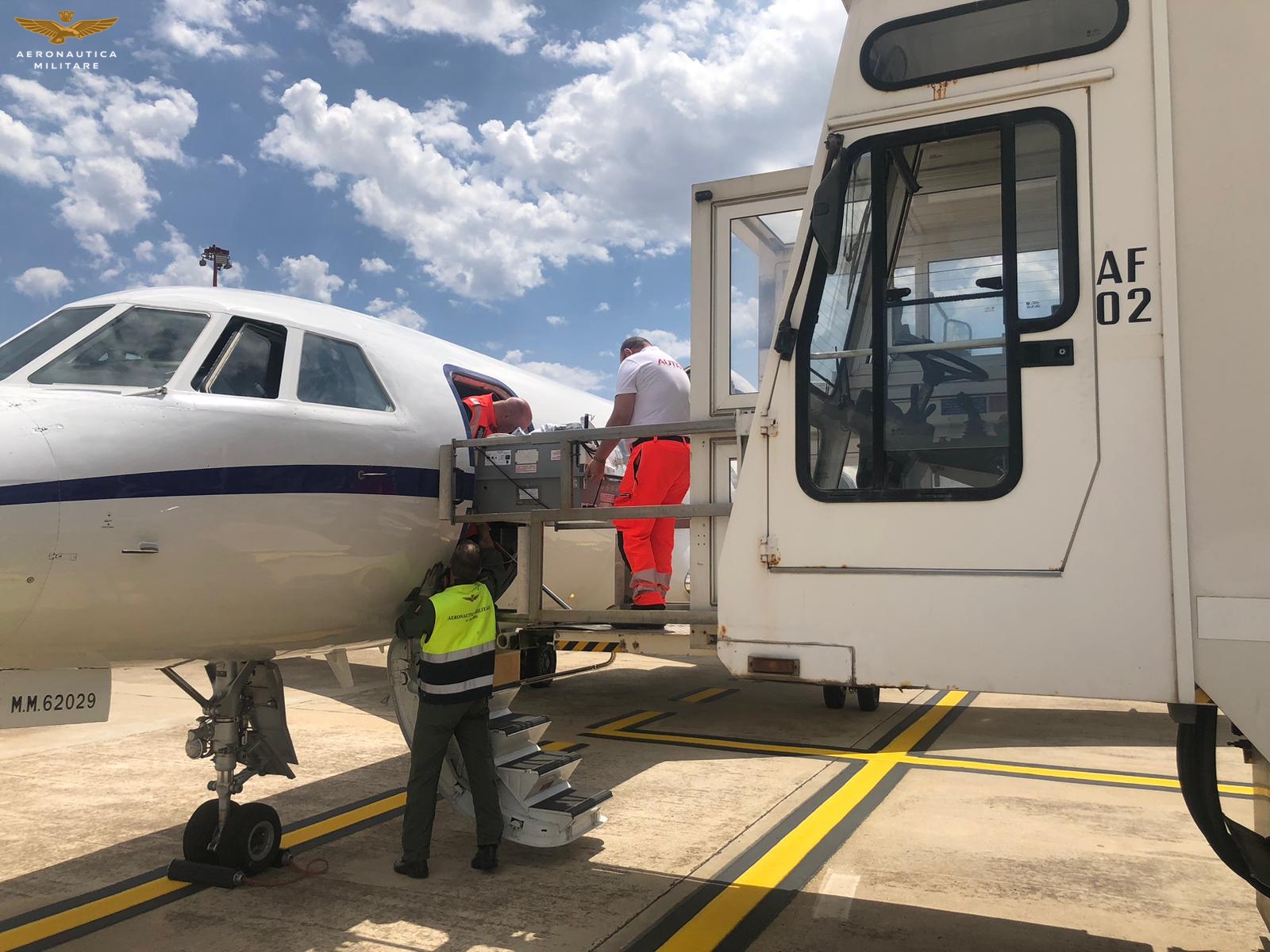 Volo salvavita per un bimbo di 6 giorni da Cagliari a Milano, in campo l’Areonautica militare