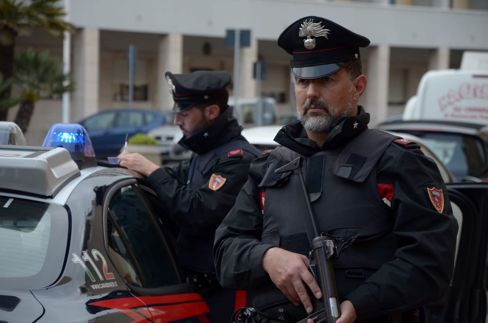 Cagliari, raid notturno fra le auto parcheggiate in viale Trieste: arrestato ladro 57enne