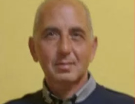 Uccide il fratello in strada con la pistola, si indaga sul movente