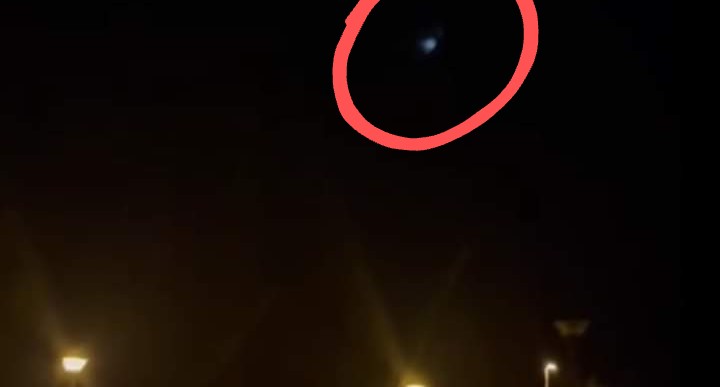 Una luce blu nel cielo di Nuoro cattura l’attenzione degli ufologi