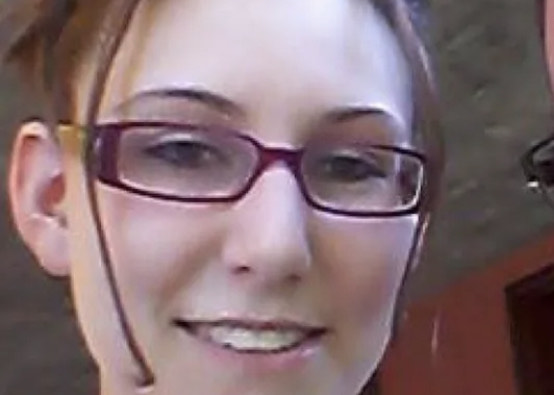 Ragazza di 33 anni accoltellata e uccisa in strada a Bergamo: prima di morire ha chiamato i soccorsi