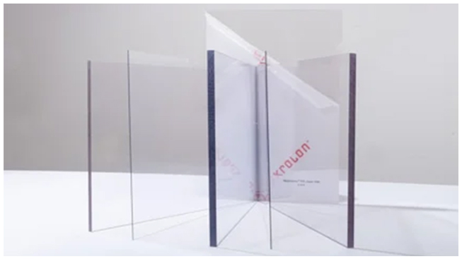 Cosa scegliere tra Plexiglass e Policarbonato Compatto? Contatta Neon Europa per una consulenza gratuita