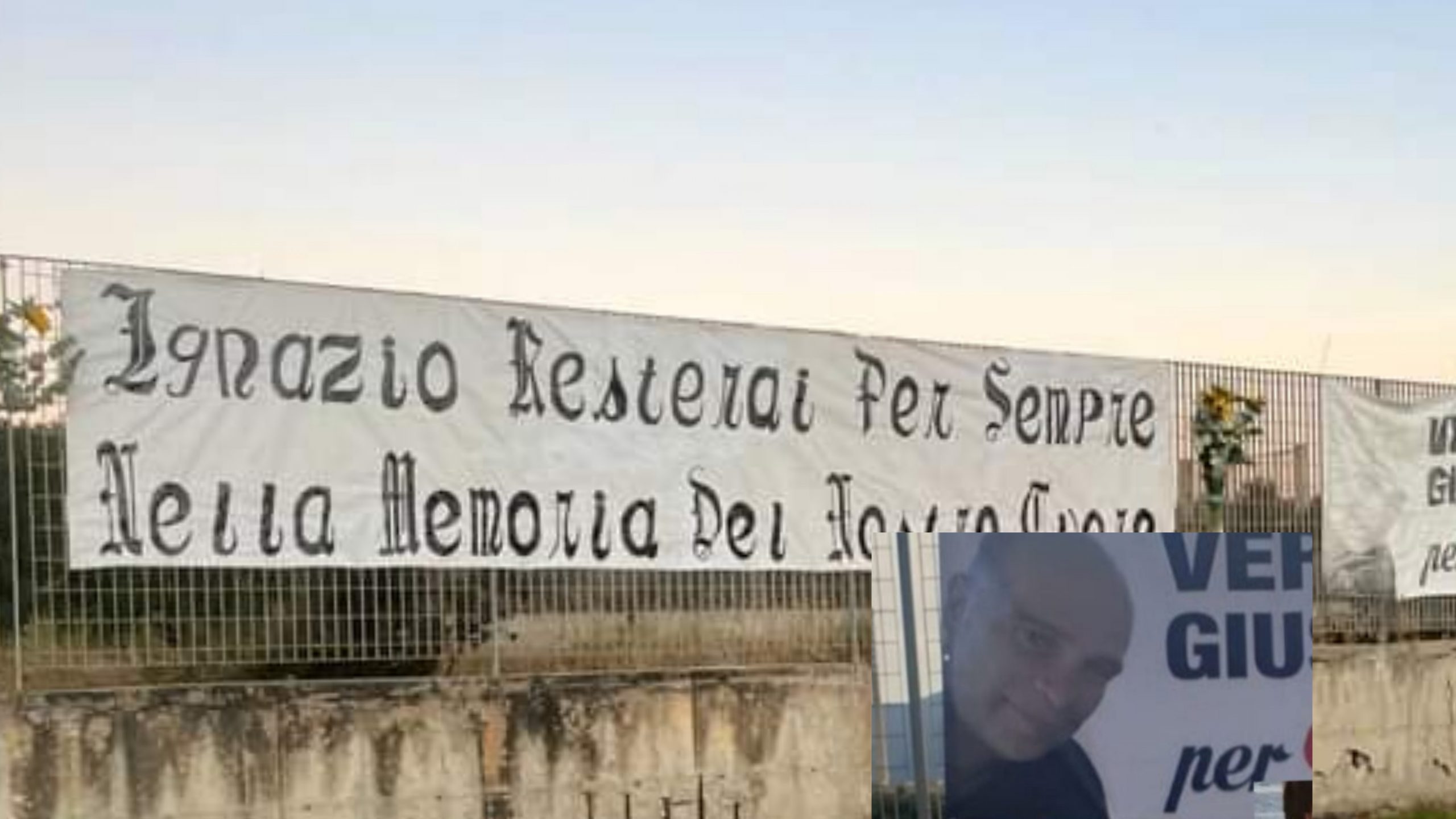 Villacidro, uno striscione per Ignazio morto nel macchinario dei rifiuti