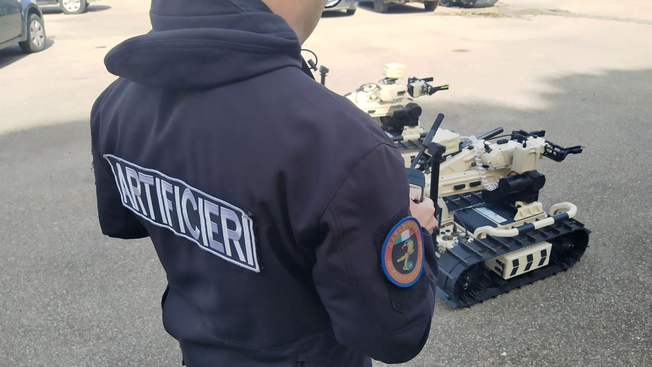 Brutta sorpresa a San Vito, durante i lavori di ristrutturazione spunta una valigetta piena di esplosivi