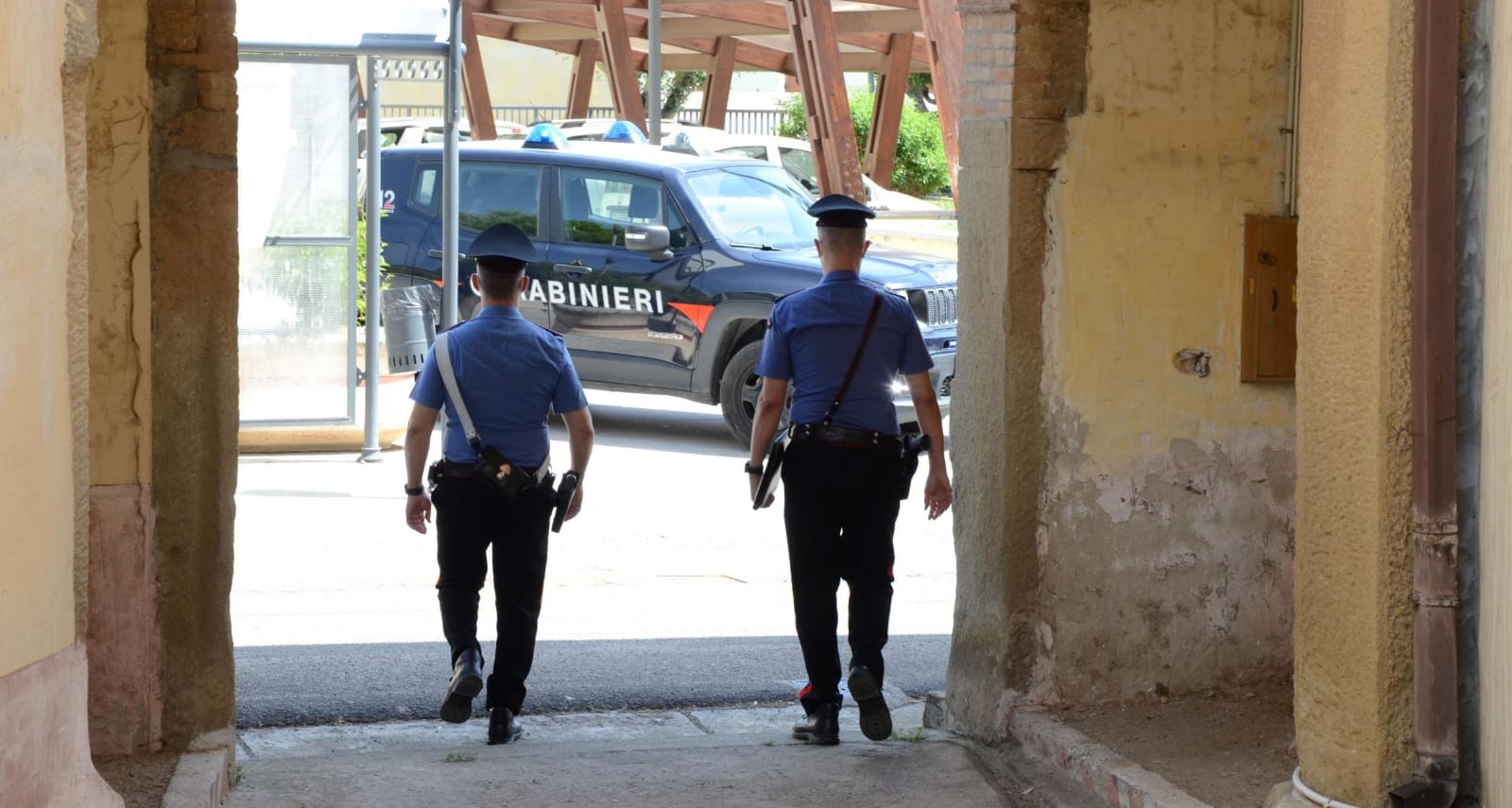 Senorbì, maltratta e picchia la madre per 10 euro: 36enne in carcere a Uta