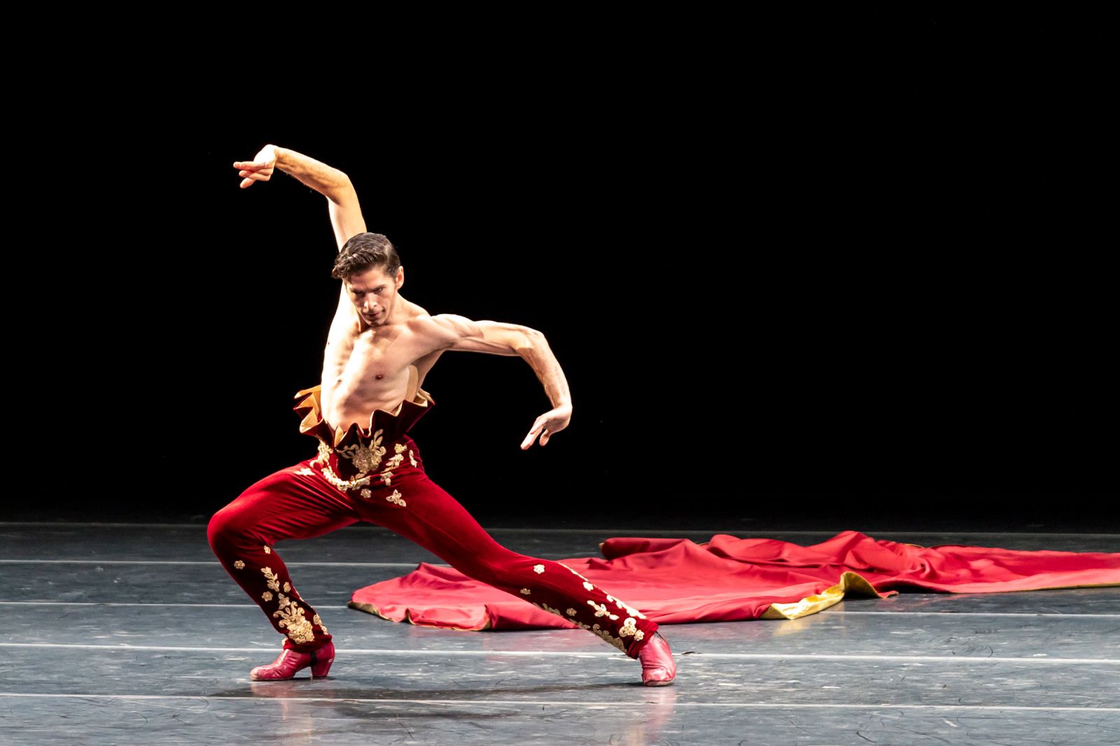 Il re del flamenco fra le meraviglie di Nora: una notte di danza e passione con Sergio Bernal
