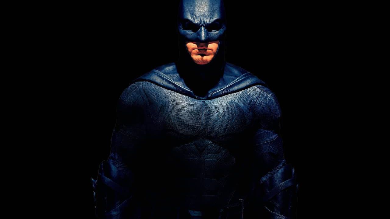 Cagliari, si mette la maschera di Batman e forza un distributore per rubare le sigarette: 51enne in manette