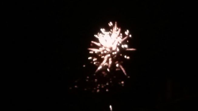 Sestu, polemica per i fuochi d’artificio che illuminano il cielo alle 2 del mattino