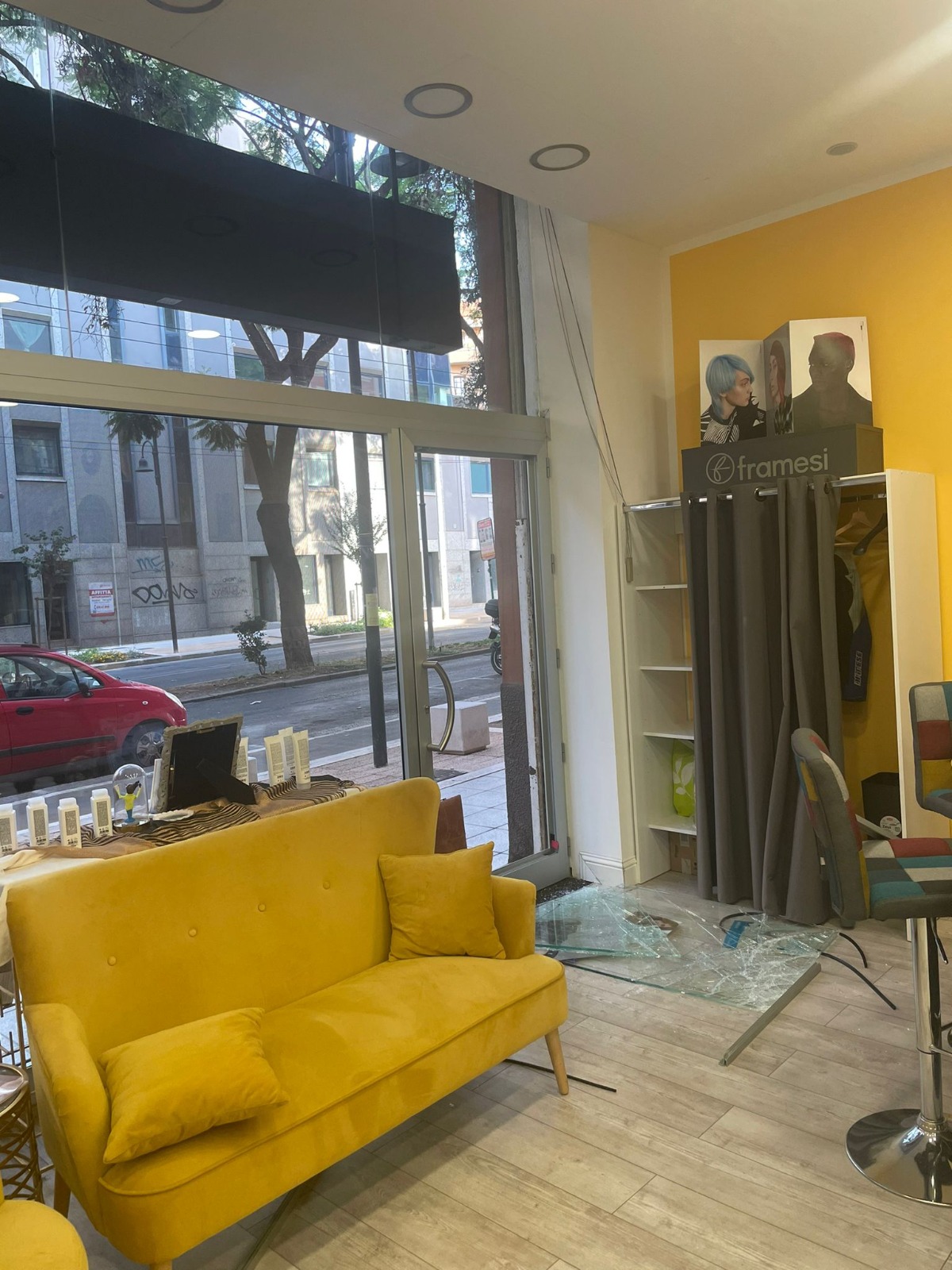 Cagliari, colpo a Ferragosto in via Dante: svaligiato “Joffrey Coiffeur”