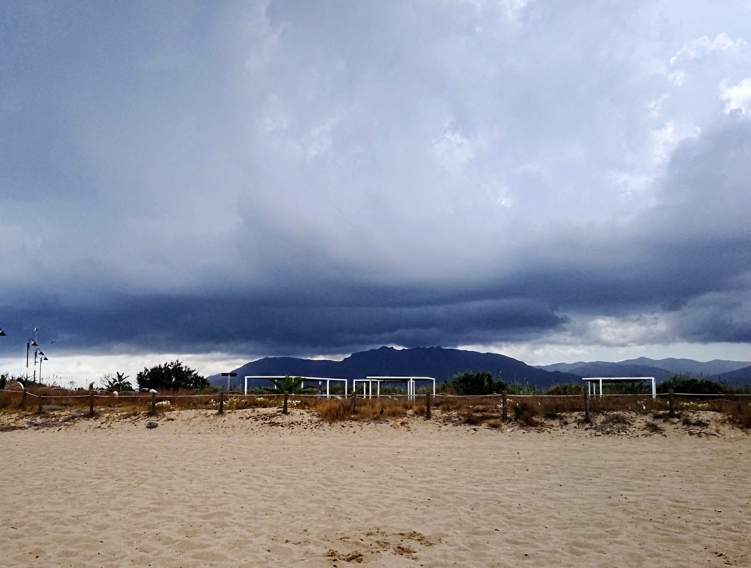 Pomeriggio di pioggia anche nel Sud Sardegna, oggi si replica