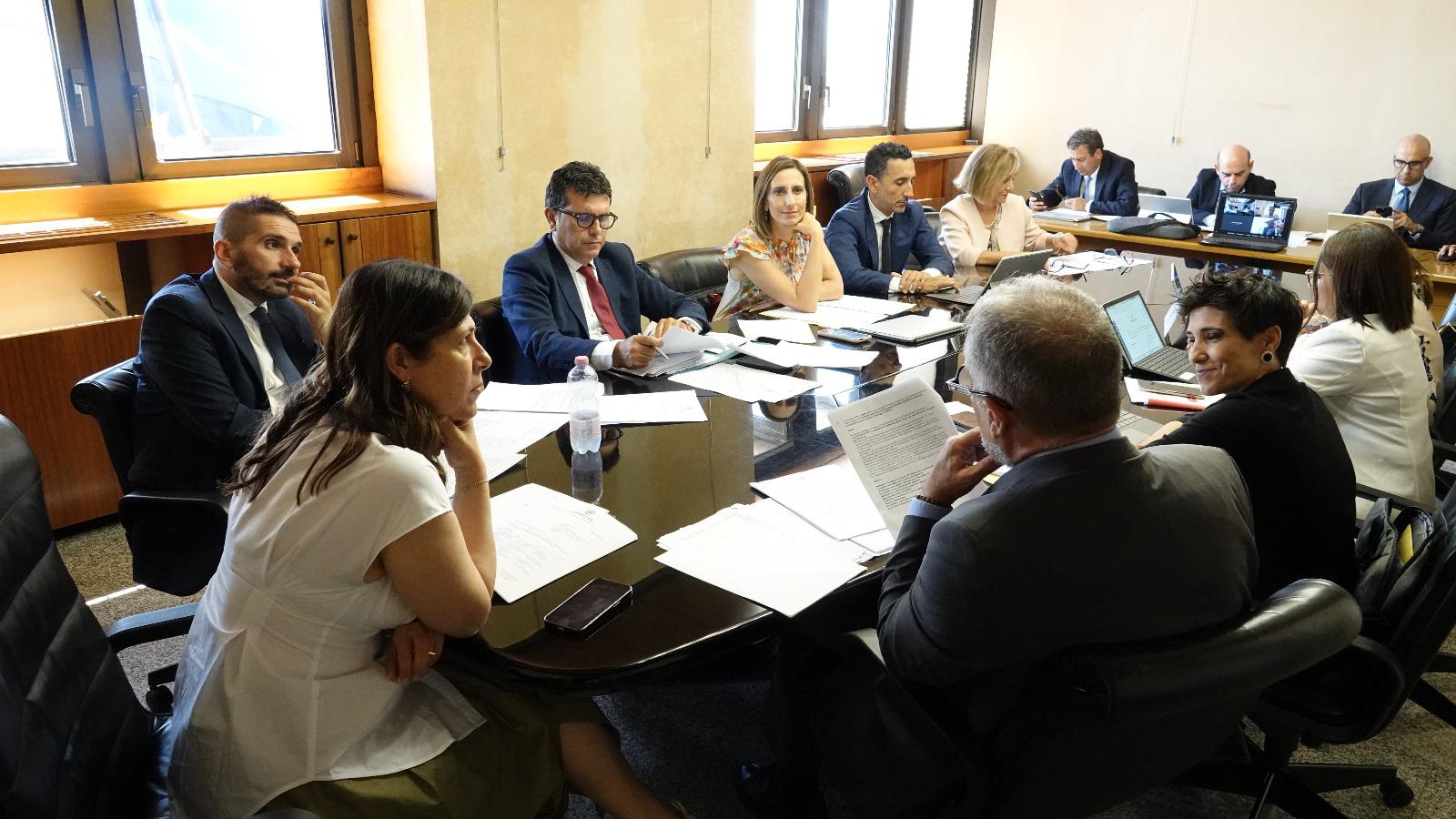 Alta tensione in Giunta regionale sull’eolico in Sardegna, la Todde smentisce l’ipotesi delle dimissioni
