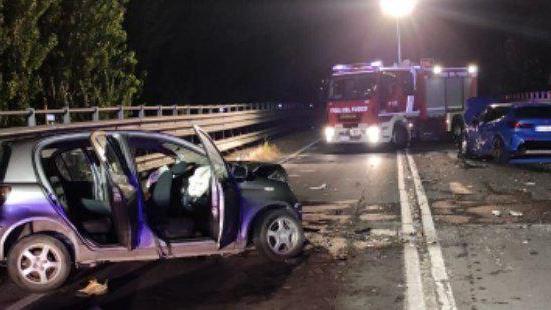 Adam, muore a soli 19 anni nel terribile schianto nella notte tra una Yaris e una Bmw: cinque feriti