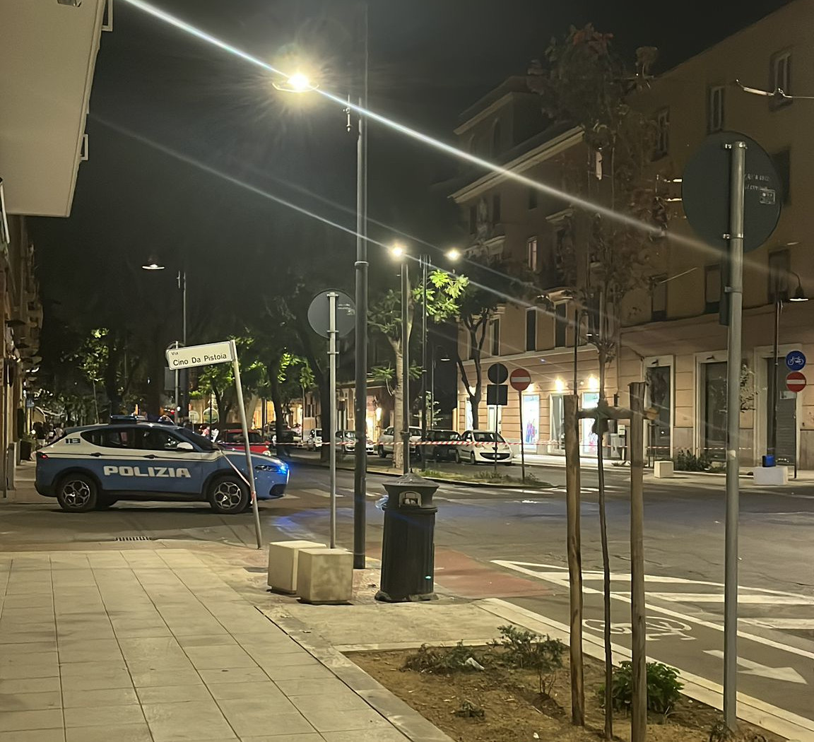 Cagliari, paura per un pacco sospetto in via Dante: strada transennata ma è un falso allarme