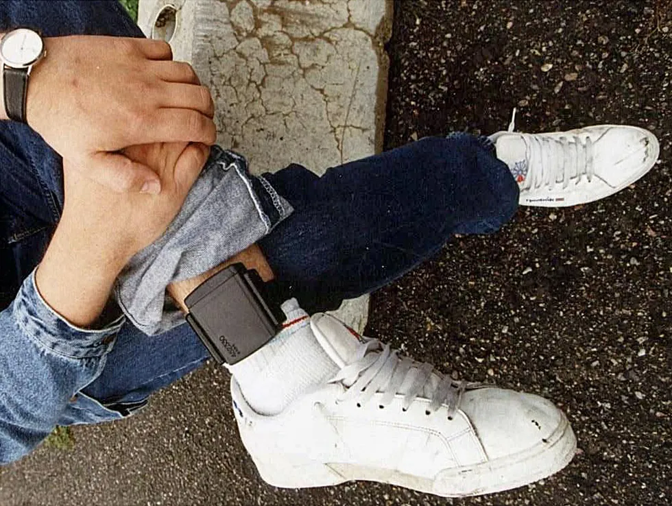 L’amore finisce ma lui continua a terrorizzare l’ex, 23enne di Assemini ai domiciliari col braccialetto elettronico