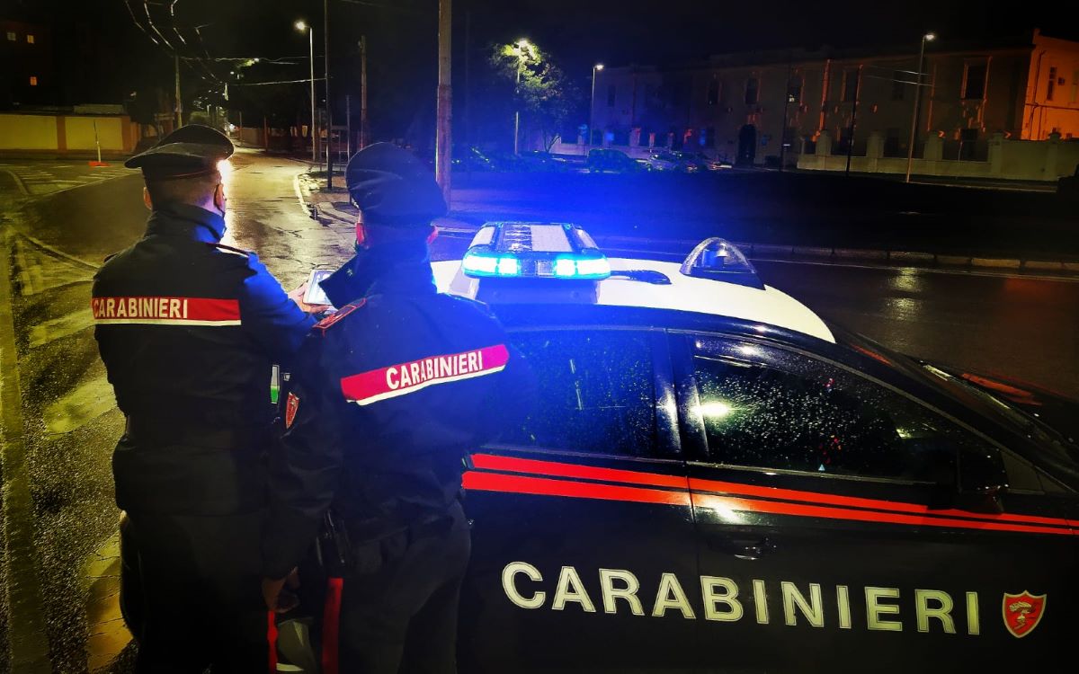 Cagliari, paura per un pacco sospetto in via Dante: strada transennata ma è un falso allarme