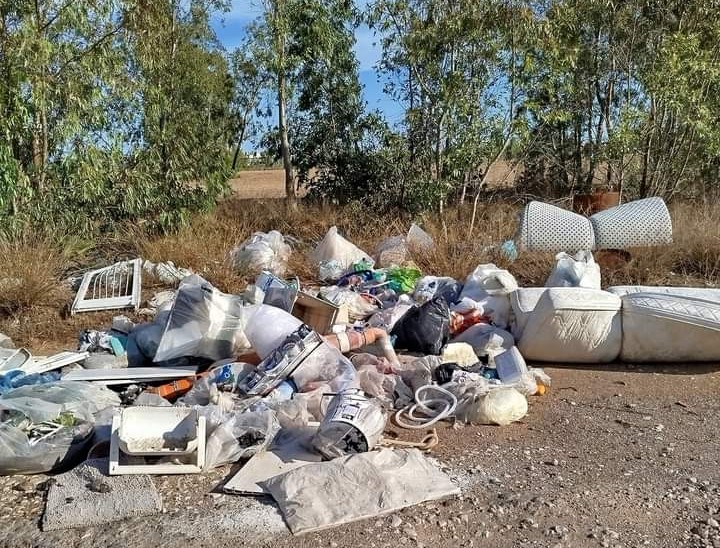 Sestu, una discarica a cielo aperto nella periferia del paese