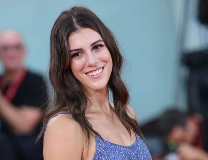 Dall’oro di Parigi al red carpet di Venezia: passerella d’onore per Alessia Orro