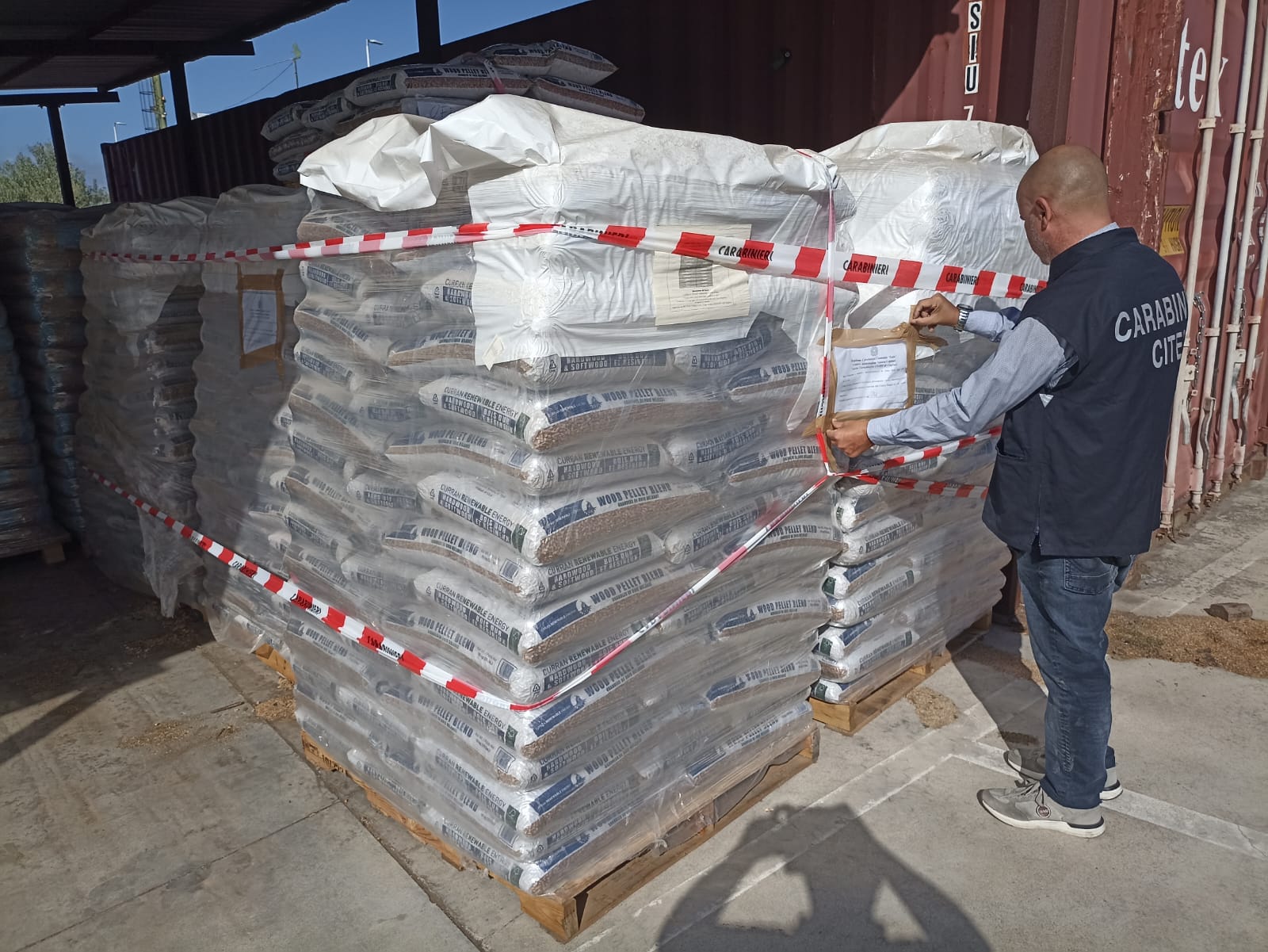 Sestu, sequestrate 8 tonnellate di pellet in un centro commerciale