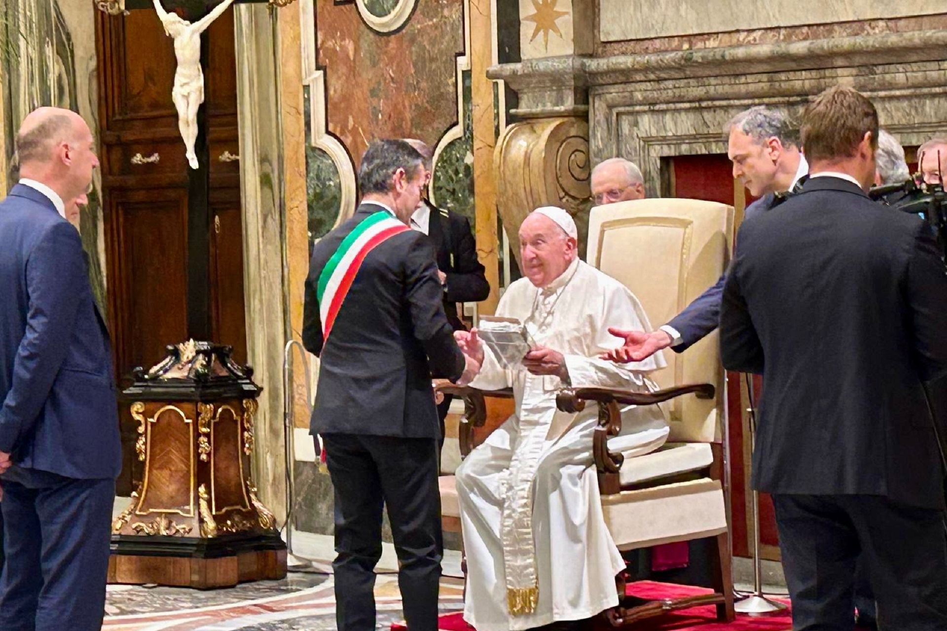Il sindaco Massimo Zedda a Roma in udienza dal Papa: Cagliari tra le città “Custodi del bello”