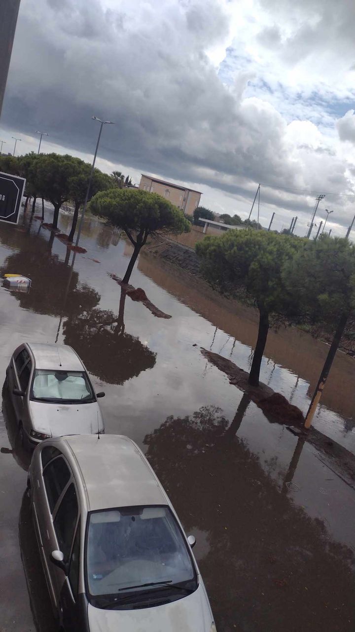 Monserrato, via Cesare Cabras sembra Venezia. All’aeroporto di Elmas crolla un controsoffitto