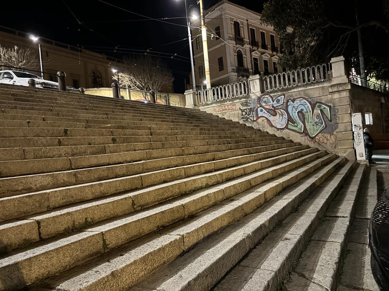 Cagliari, il rebus dell’inquinamento acustico: “Impantanato in Città Metropolitana, il sindaco cosa intende fare per la movida e i residenti?”